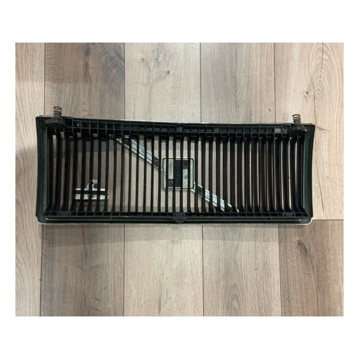 Grill inklusive Chrom Grillrand, Originalleistung, für Volvo 240, 242, 244, 245 1981+, Lambda Sond, Gebraucht.