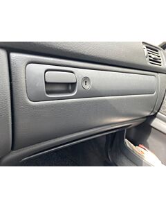 Produktname: "Volvo V70 1996-2000 Premium Armaturenbrett"

Kurzbeschreibung: "Hochwertiges, passgenaues Armaturenbrett für Ihren Volvo V70 1996-2000."