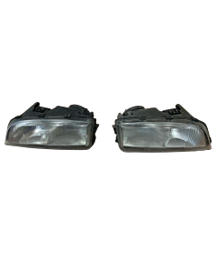 Illuminate your journey with the Koplamp Set, an original Volvo headlight set designed specifically for Volvo C70 and V70 models from 1996-2000. With part numbers 9169525 and 9169362, this used set ensures a perfect fit and optimal performance. Experience